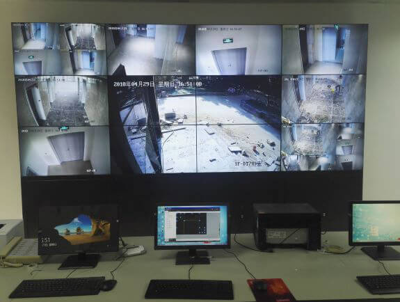 监控显示屏.jpg